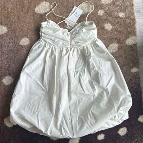 Short White Balloon dress - Picture 5 of 7